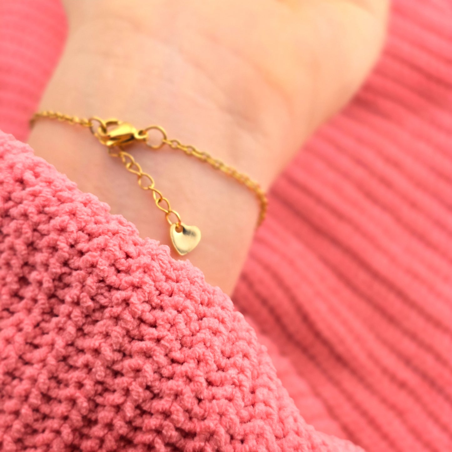 TALIZMAN MIŁOŚCI - bransoletka z kwarcem różowym i zawieszką serce - na łańcuszku