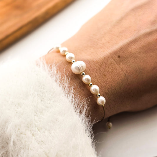 Bransoletka z perłami naturalnymi - na sznurku