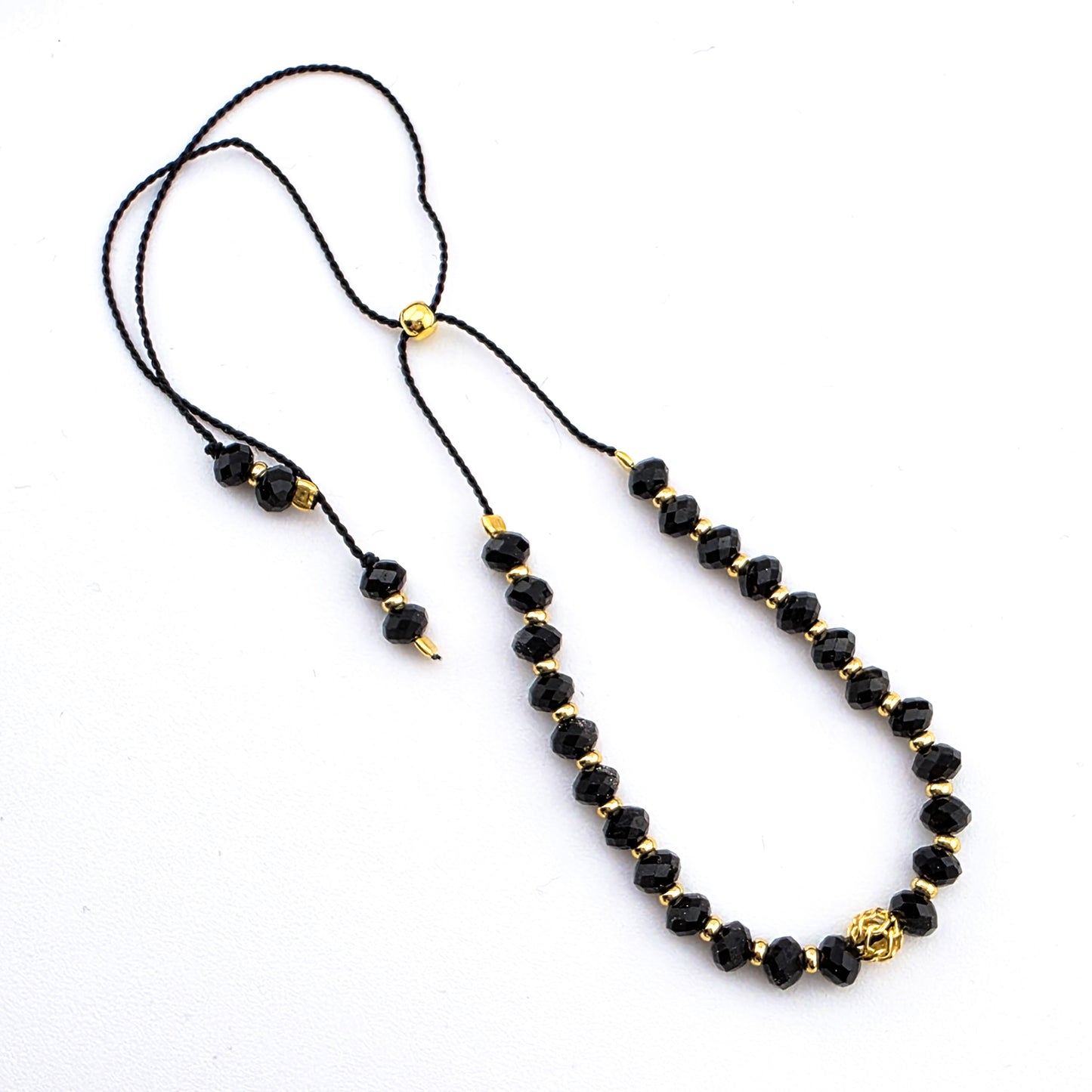 Turmalin z ażurowym koralikiem - bransoletka z kamieni naturalnych