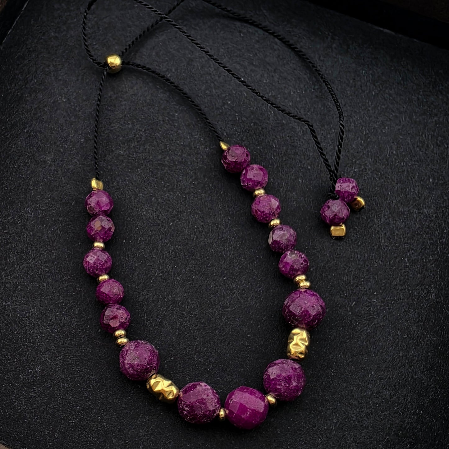 BRANSOLETKA Z RUBINEM