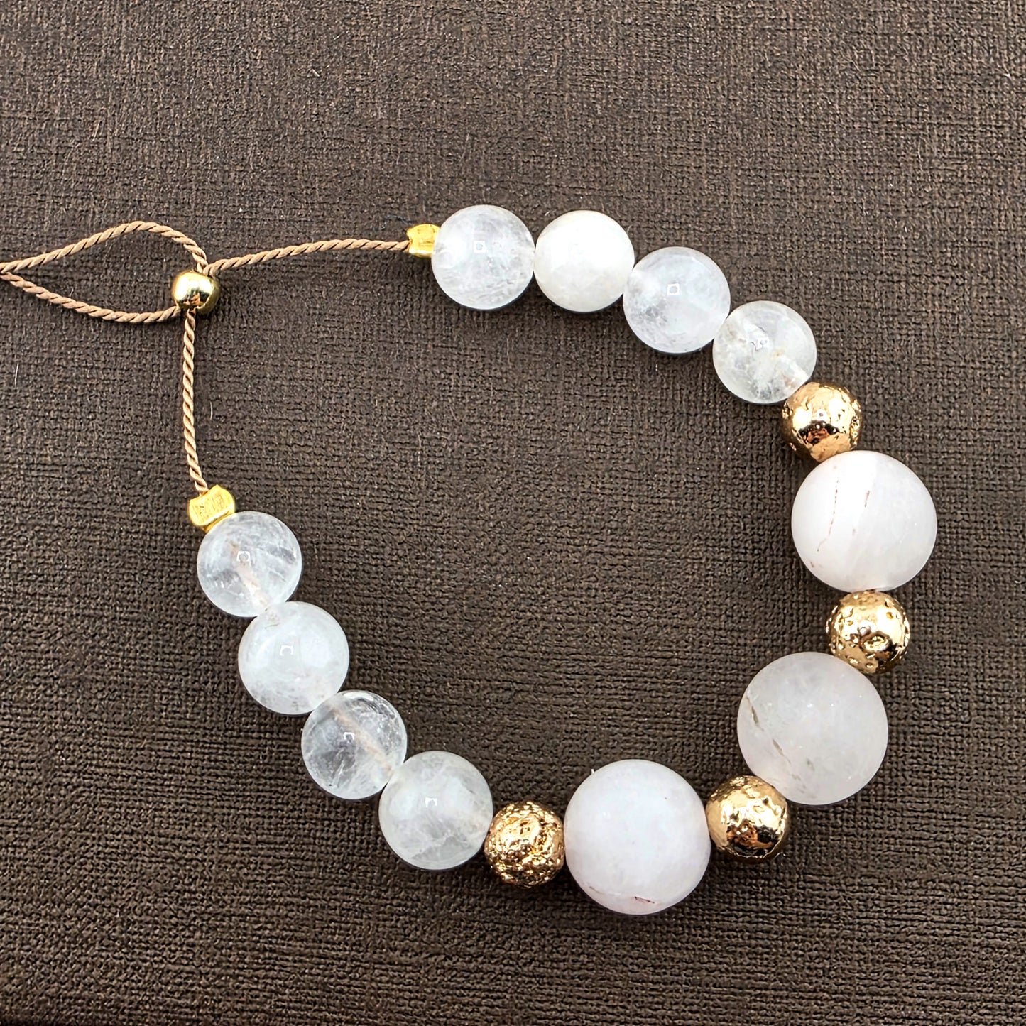 KLUCZ DO MEDYTACJI - Bransoletka talizman z  kryształem górskim i kwarcem różowym