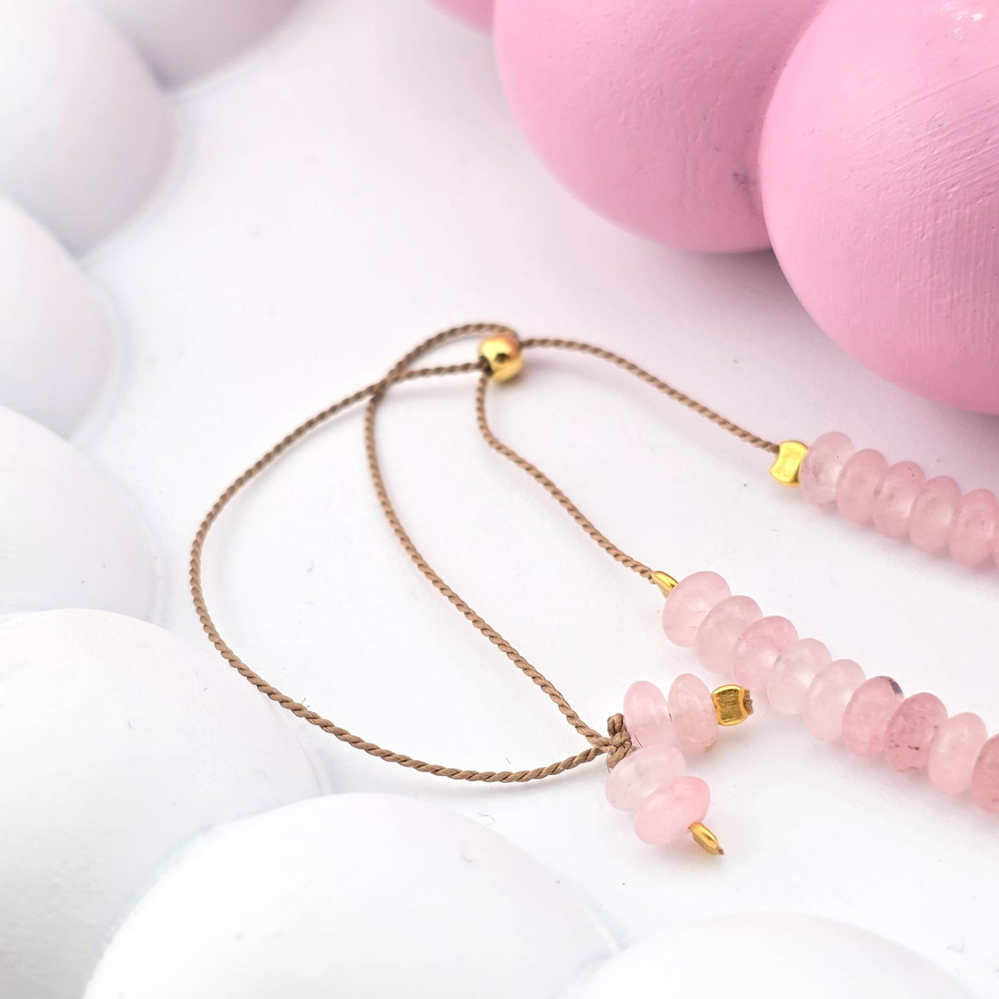 BRANSOLETKA Z KWARCEM RÓŻOWYM i hematytowym sercem na sznurku - WALENTYNKI