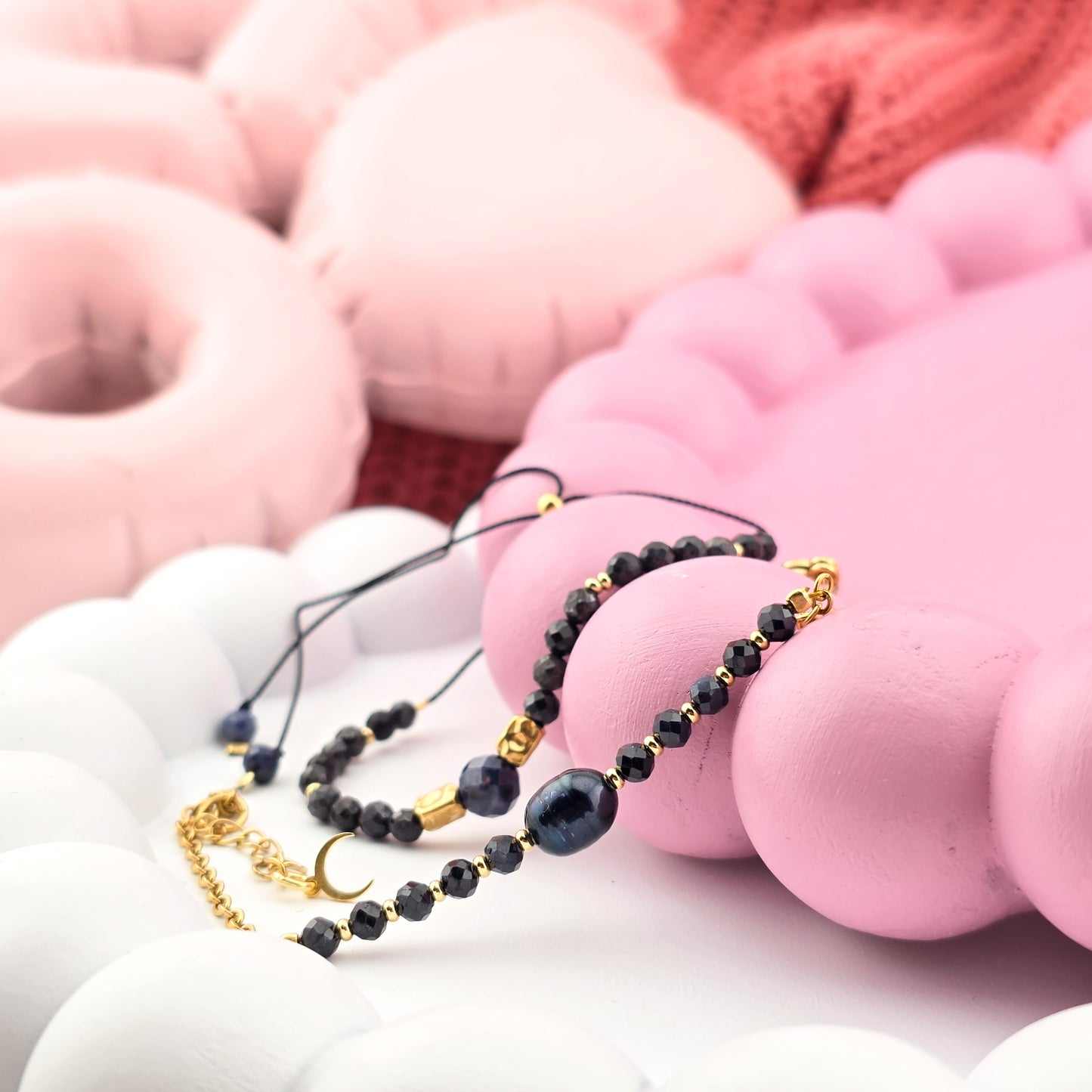 Czarna perła z szafirem - Bransoletka na łańcuszku