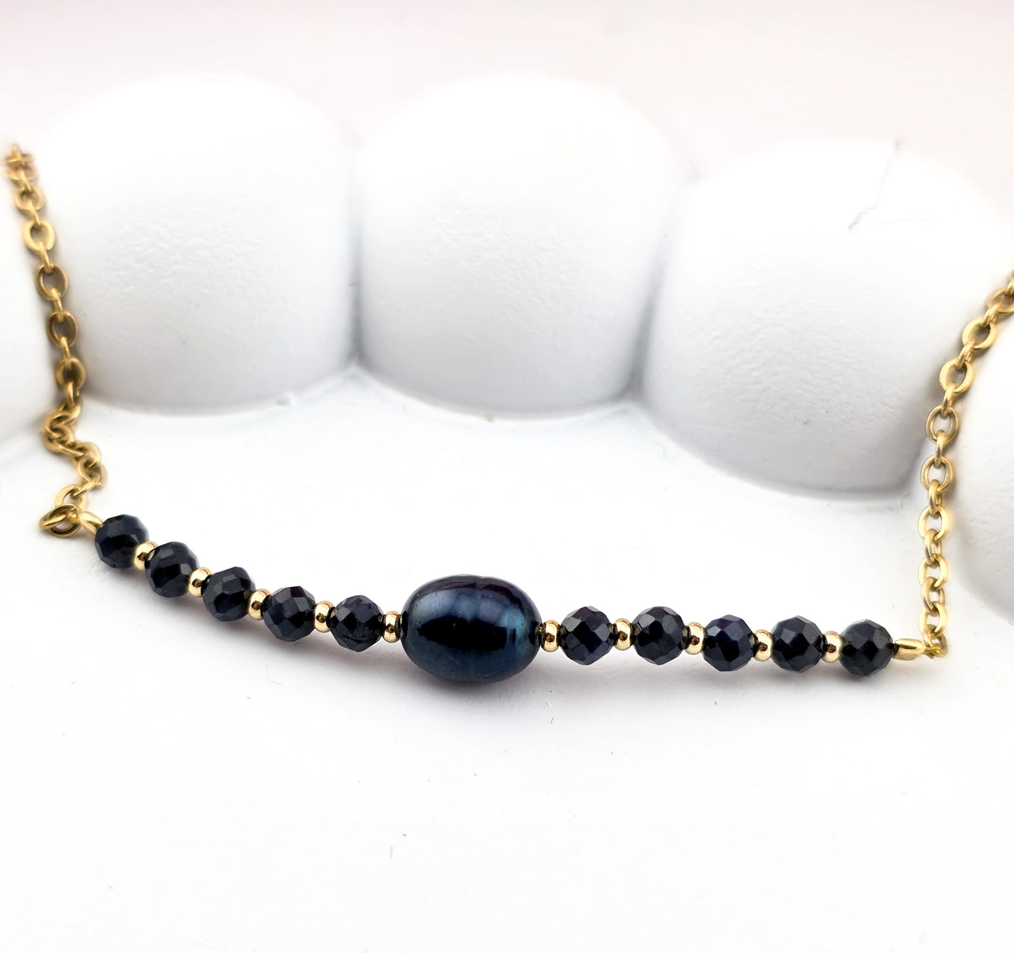 Czarna perła z szafirem - Bransoletka na łańcuszku