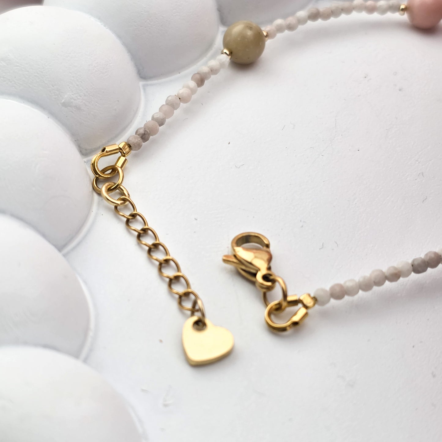 BRANSOLETKA Z OPALI RÓŻOWYCH NA ŻYŁCE