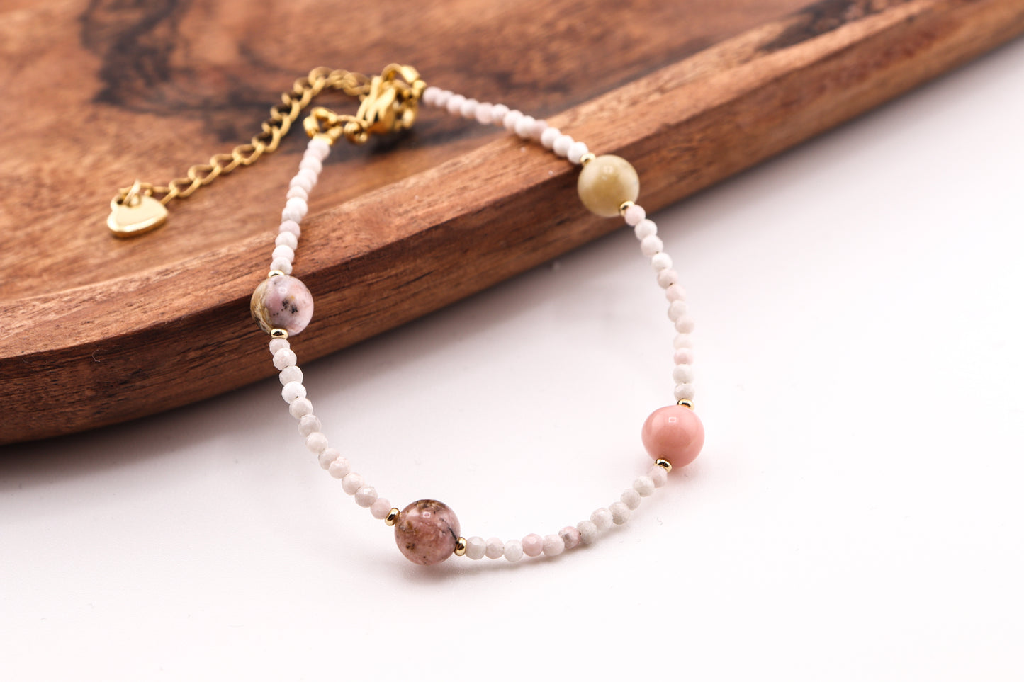 BRANSOLETKA Z OPALI RÓŻOWYCH NA ŻYŁCE