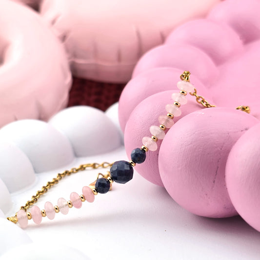 Obietnica miłości - bransoletka z szafirem i kwarcem różowym na łańcuszku