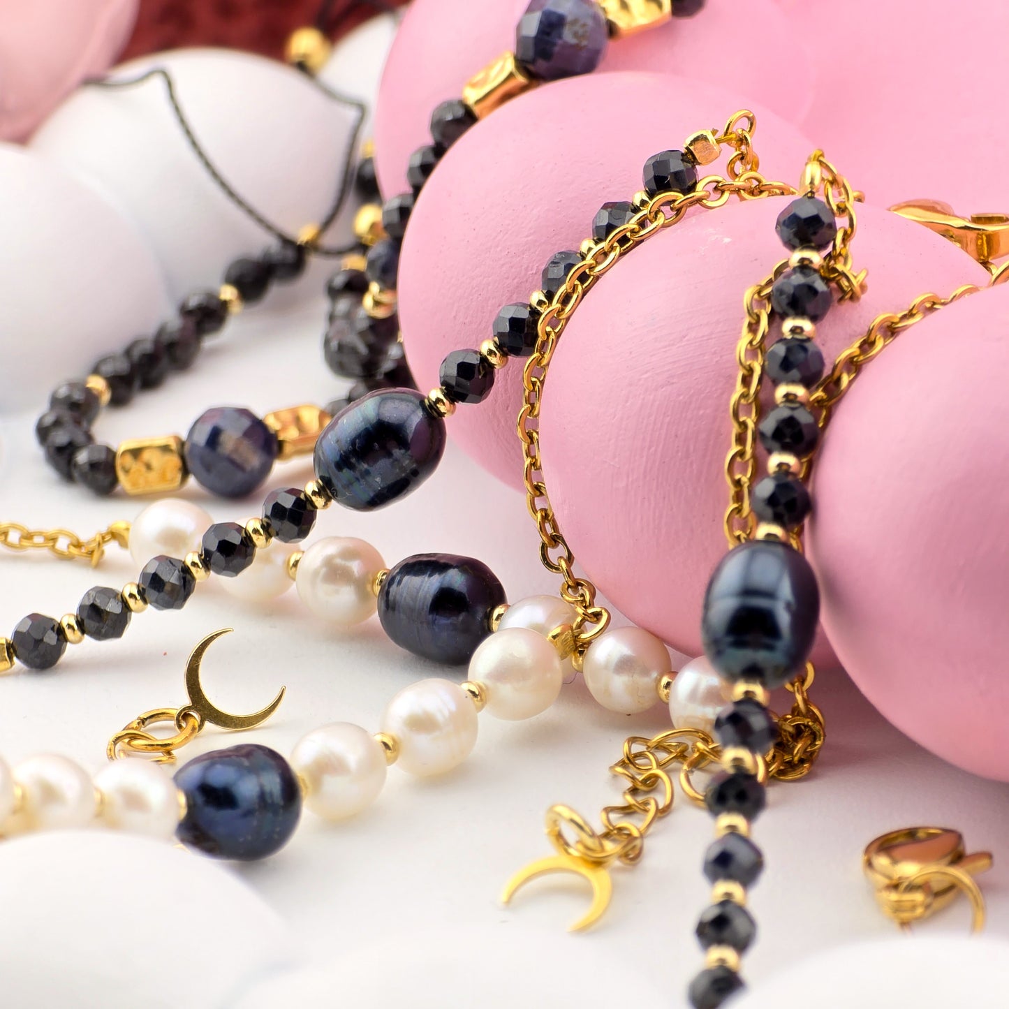 Czarna perła z szafirem - Bransoletka na łańcuszku