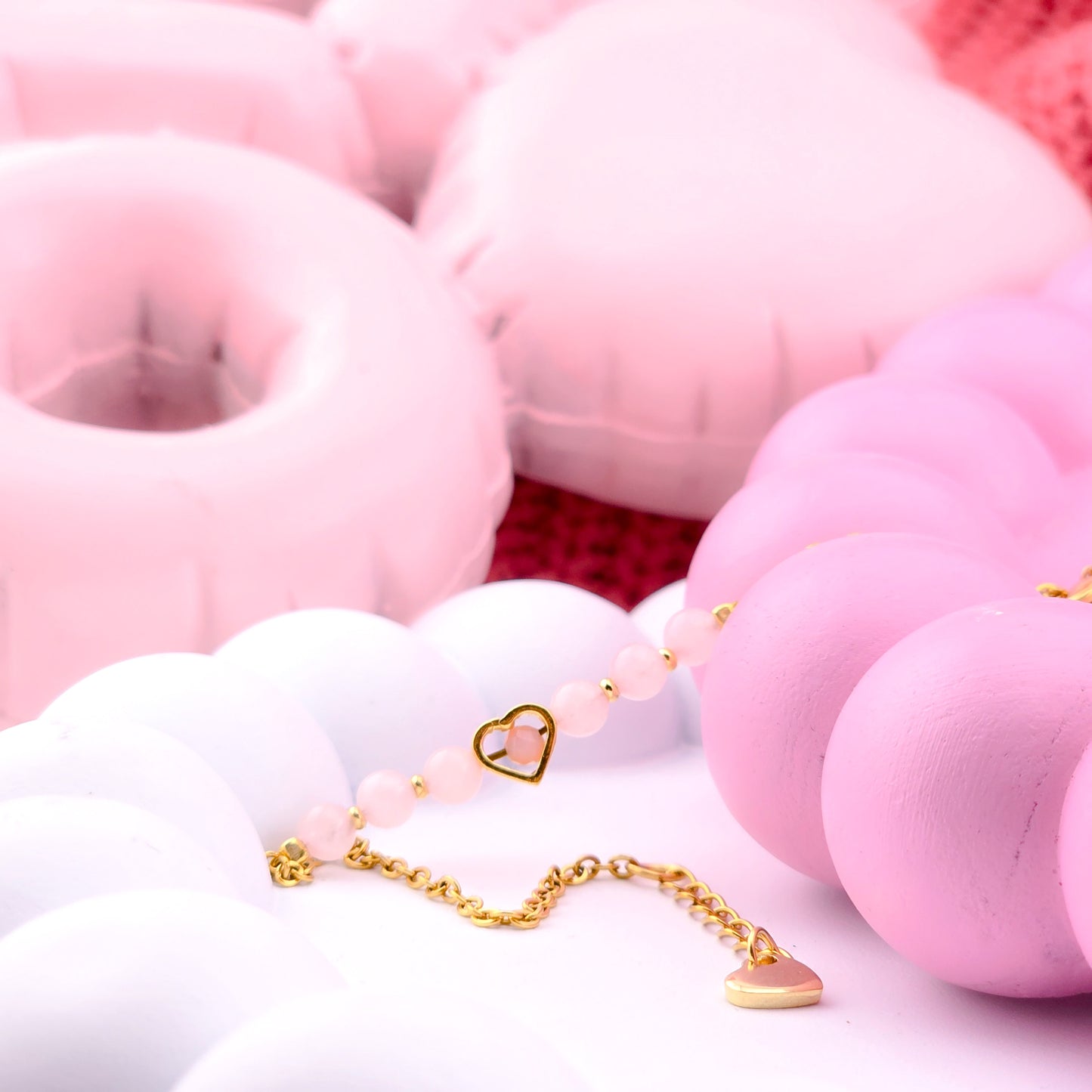 TALIZMAN MIŁOŚCI - bransoletka z kwarcem różowym i sercem - na łańcuszku